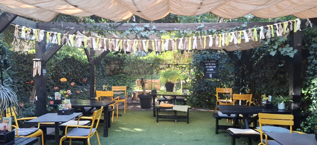 Atmospheric garden & location